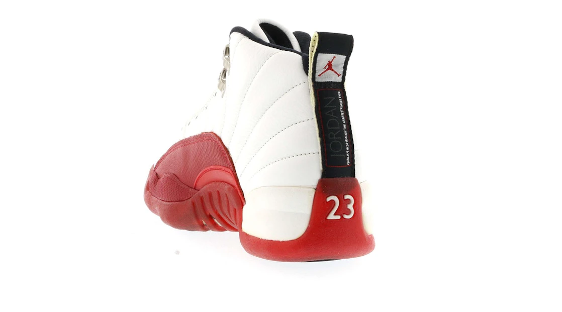Vue 18 de Jordan 12 OG Cherry (1997)