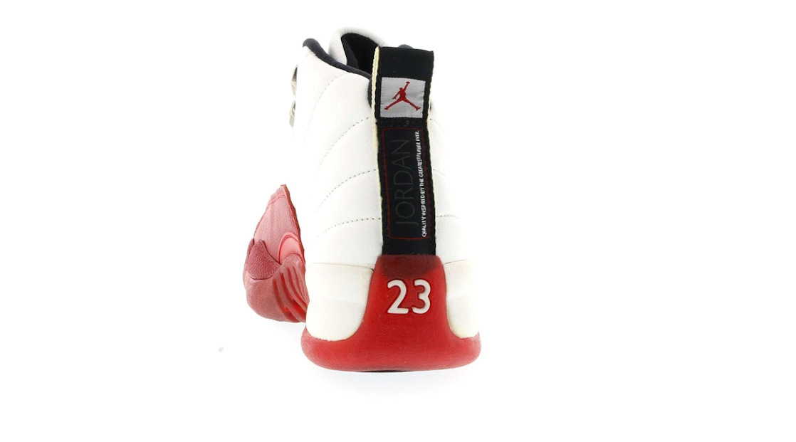 Vue 19 de Jordan 12 OG Cherry (1997)