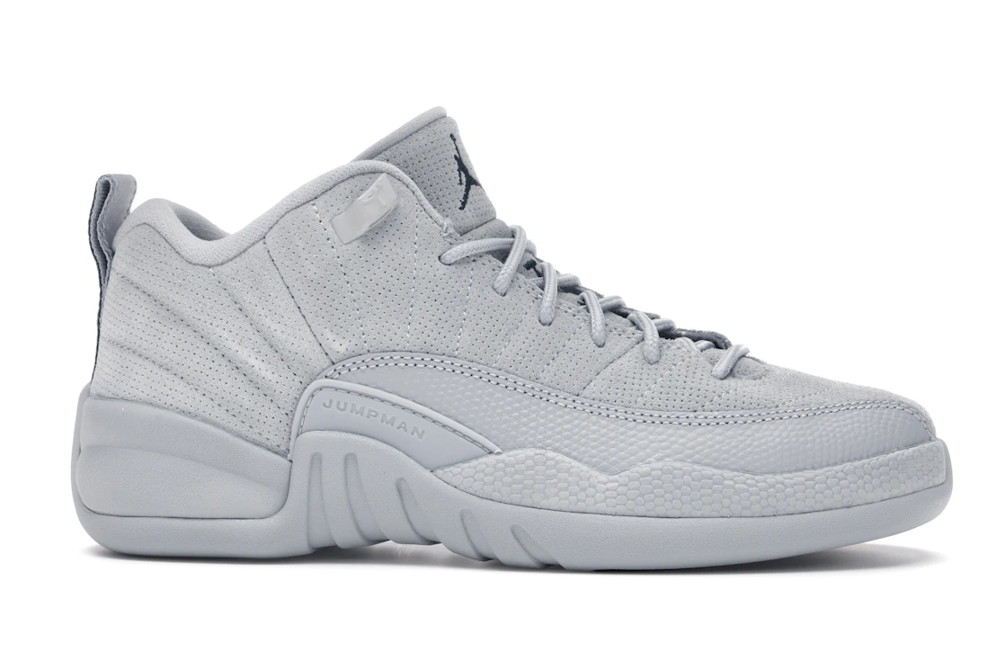 Vue 2 de Jordan 12 Retro Low Wolf Grey (GS)