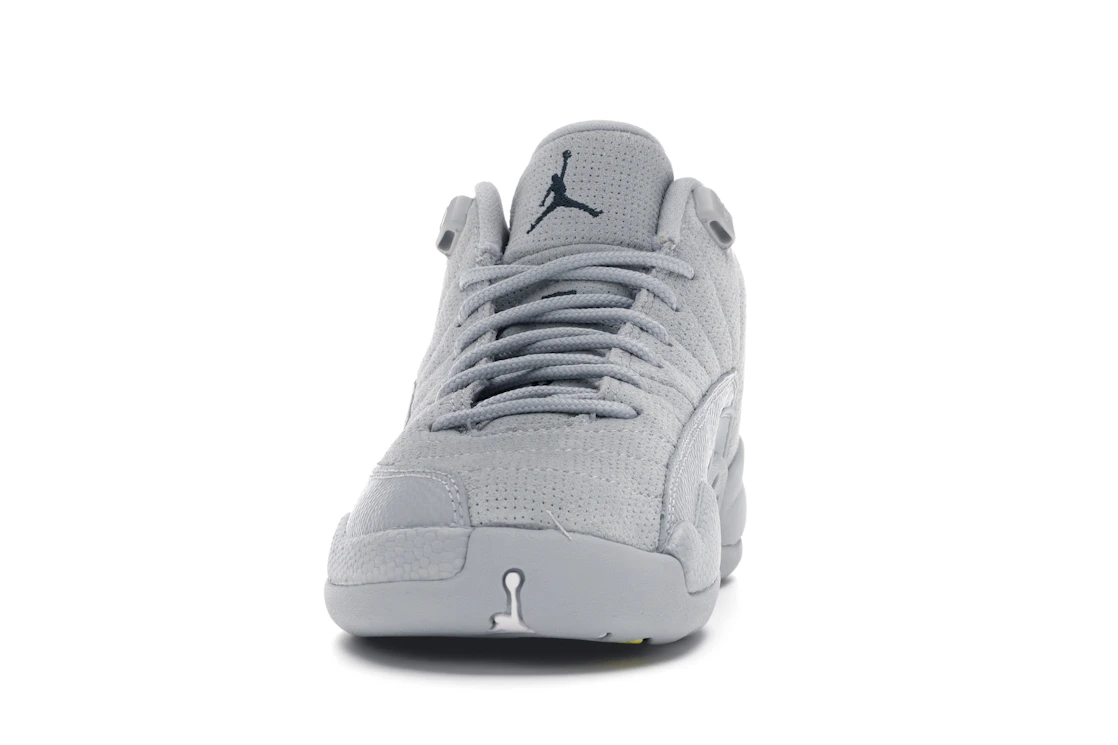 Vue 11 de Jordan 12 Retro Low Wolf Grey (GS)