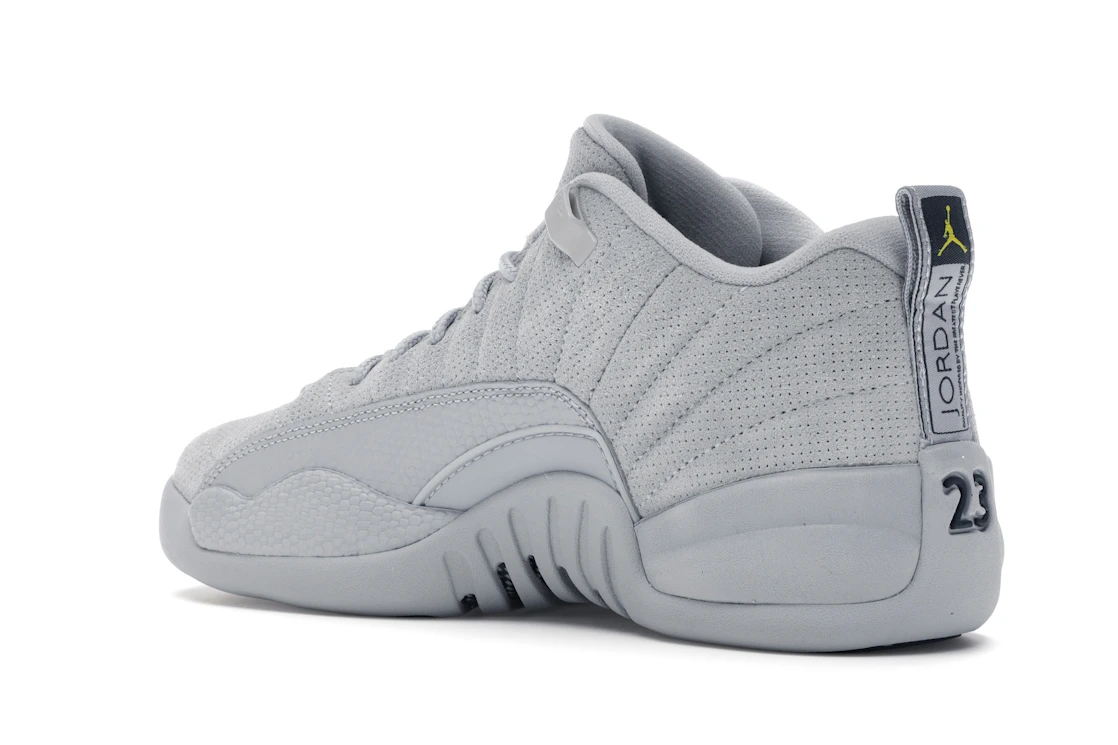 Vue 23 de Jordan 12 Retro Low Wolf Grey (GS)