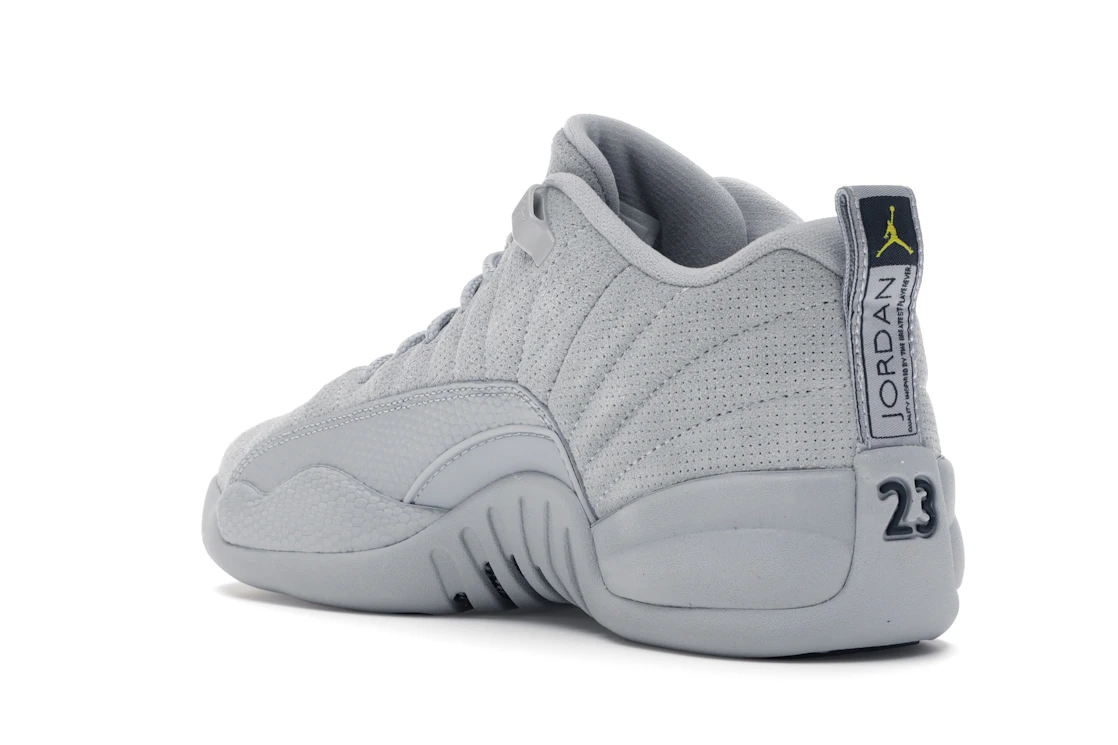 Vue 24 de Jordan 12 Retro Low Wolf Grey (GS)
