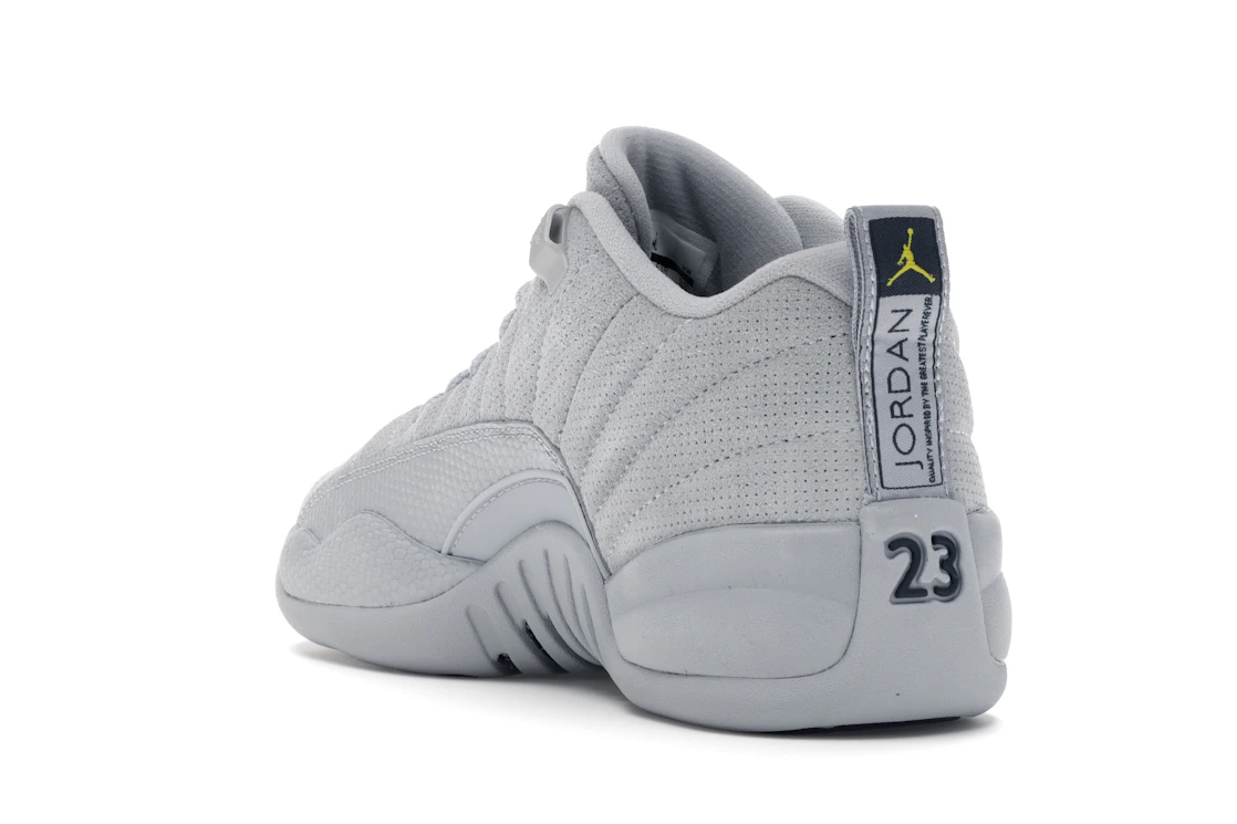 Vue 25 de Jordan 12 Retro Low Wolf Grey (GS)