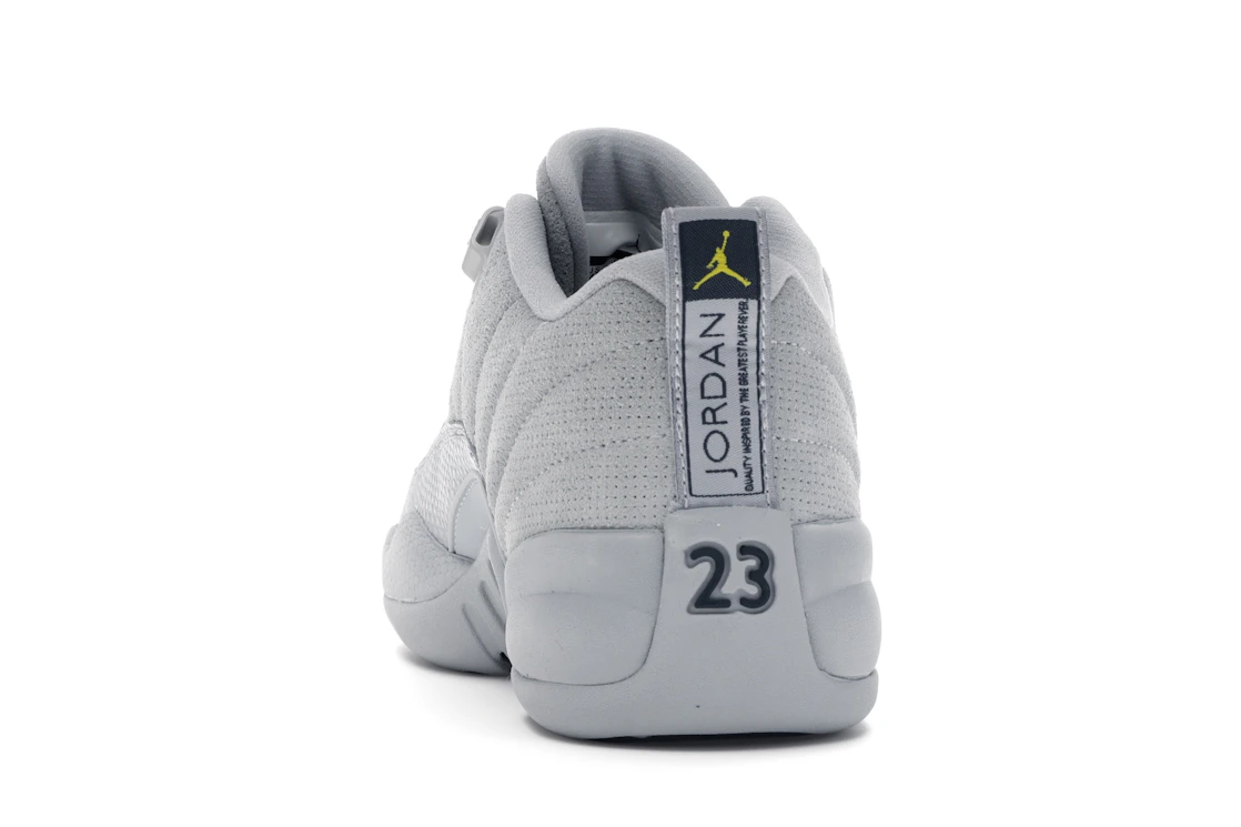 Vue 27 de Jordan 12 Retro Low Wolf Grey (GS)