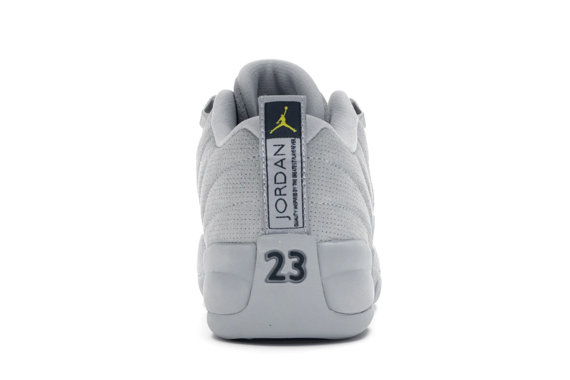 Vue 28 de Jordan 12 Retro Low Wolf Grey (GS)