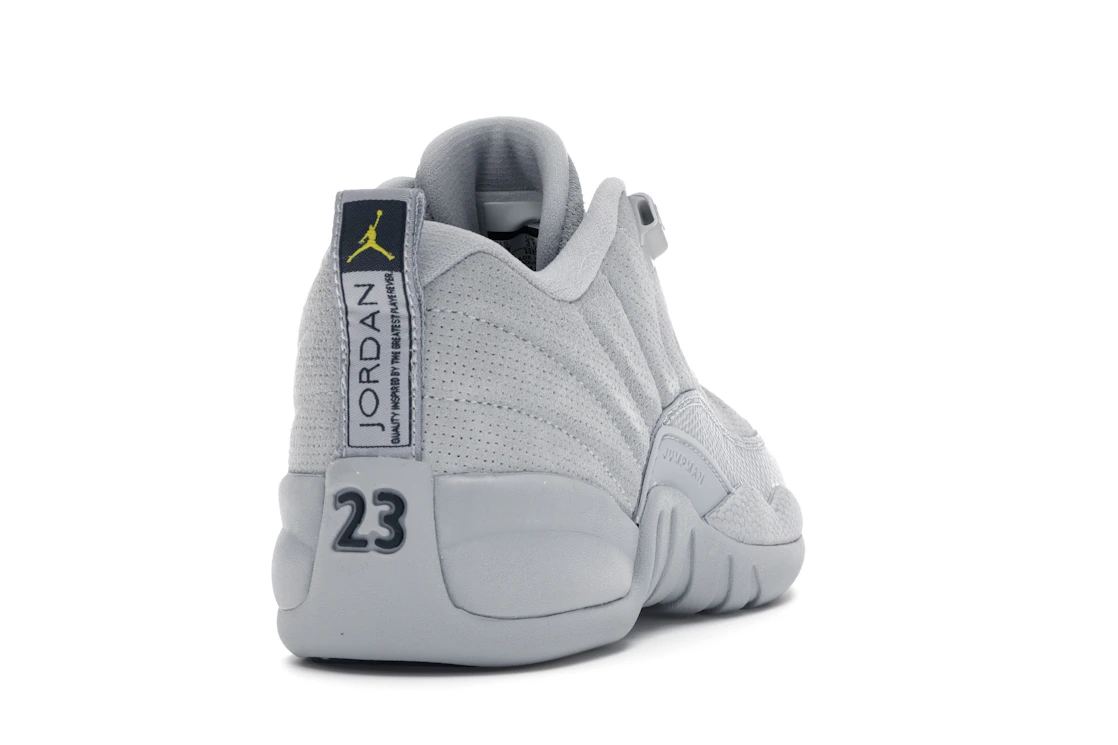 Vue 30 de Jordan 12 Retro Low Wolf Grey (GS)