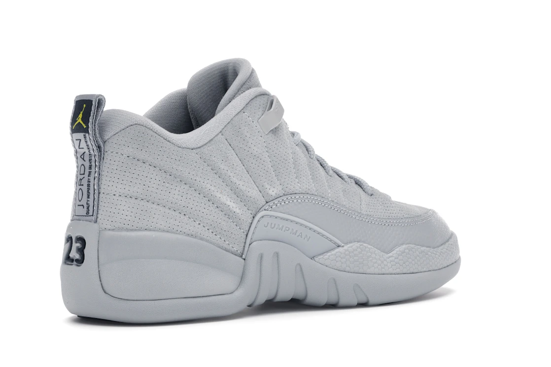 Vue 33 de Jordan 12 Retro Low Wolf Grey (GS)