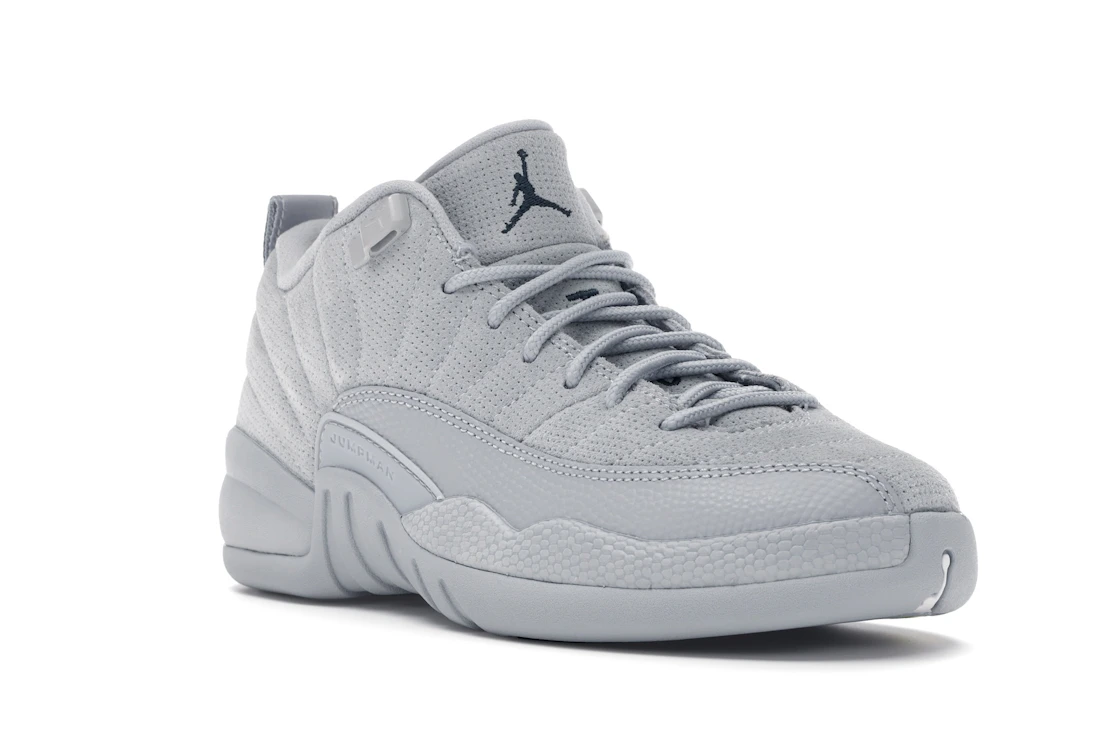 Vue 6 de Jordan 12 Retro Low Wolf Grey (GS)