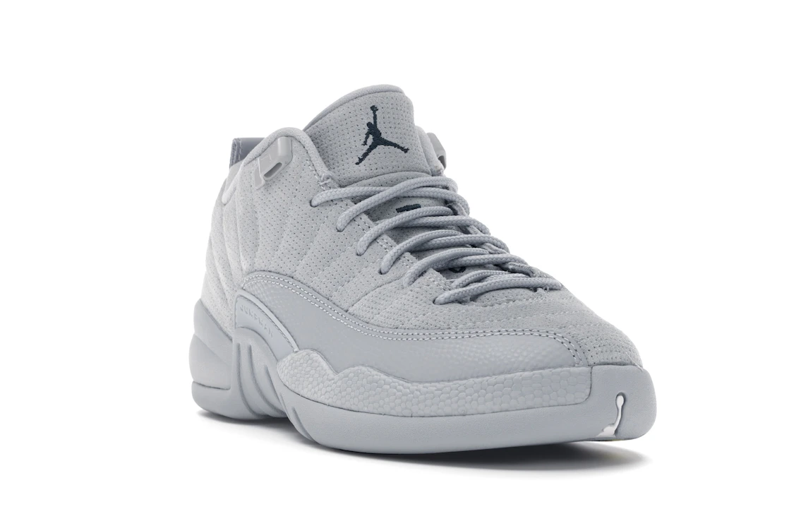 Vue 7 de Jordan 12 Retro Low Wolf Grey (GS)