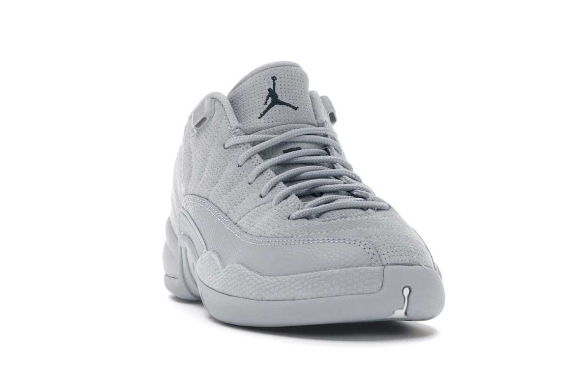 Vue 8 de Jordan 12 Retro Low Wolf Grey (GS)