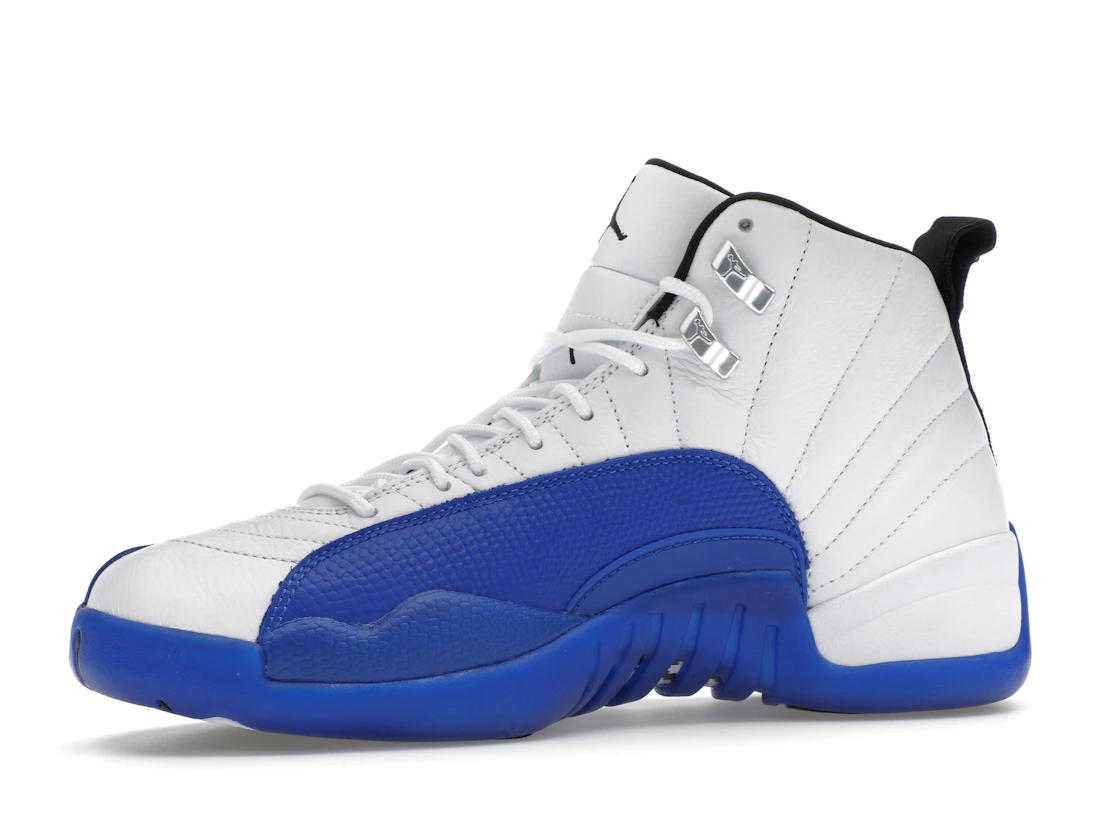 Vue 17 de Jordan 12 Retro Blueberry