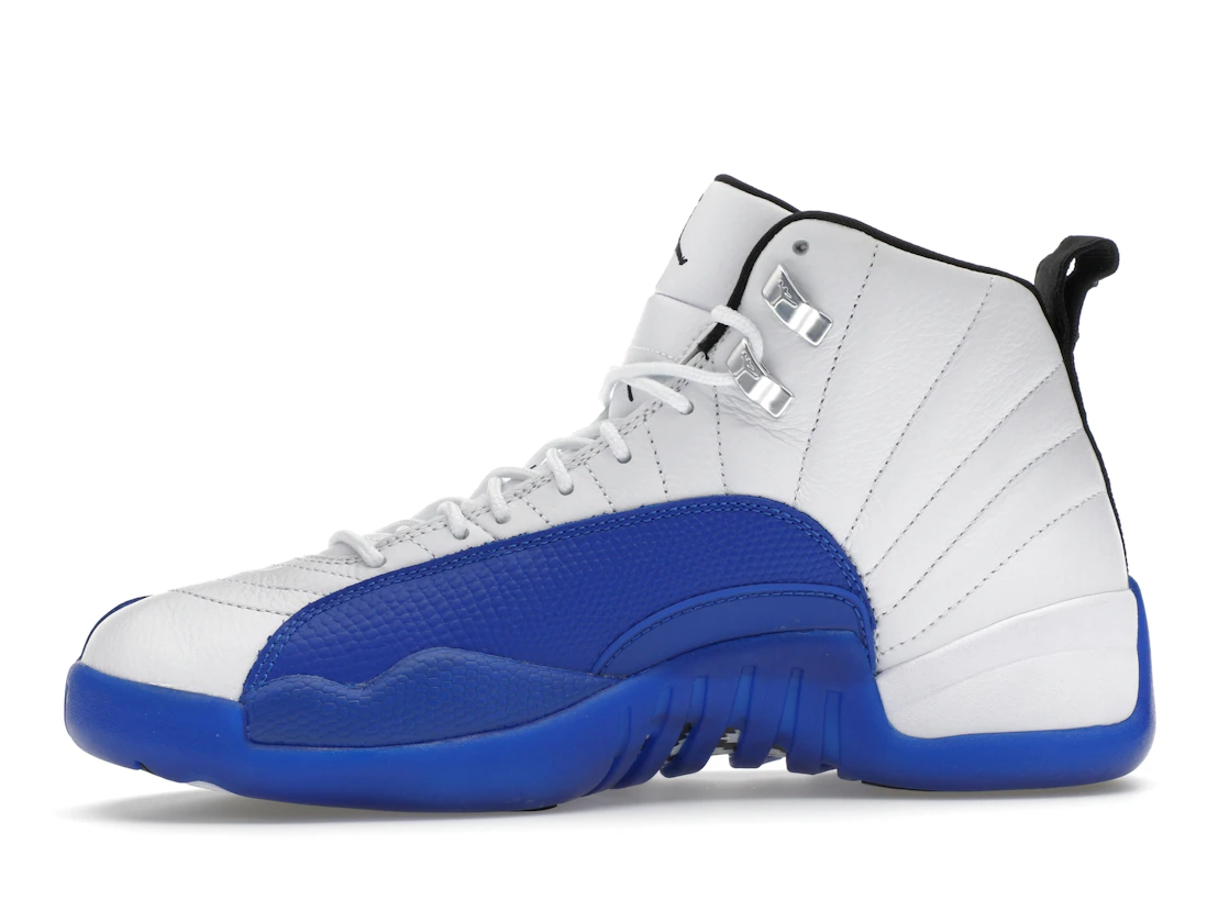Vue 18 de Jordan 12 Retro Blueberry