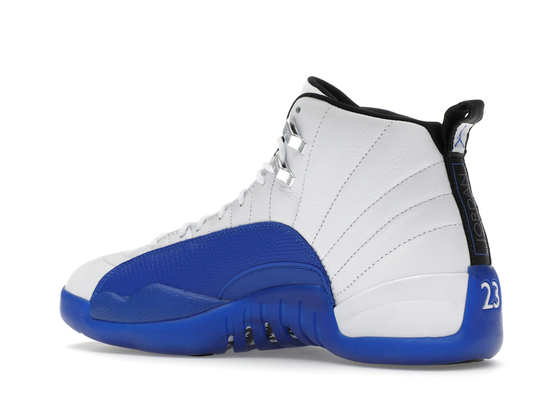 Vue 22 de Jordan 12 Retro Blueberry