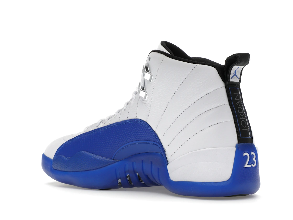 Vue 23 de Jordan 12 Retro Blueberry