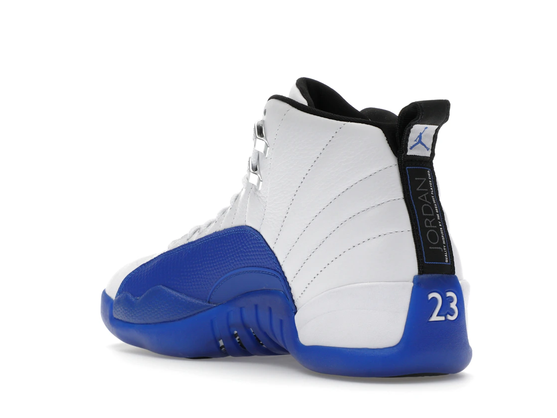 Vue 24 de Jordan 12 Retro Blueberry