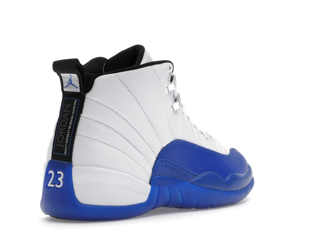 Vue 32 de Jordan 12 Retro Blueberry