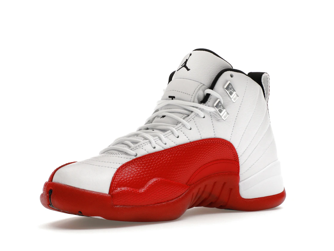 Vue 15 de Jordan 12 Retro Cherry (2023)