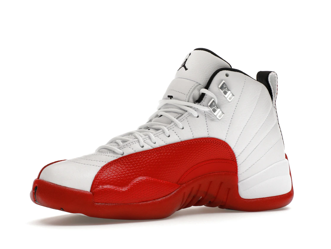 Vue 16 de Jordan 12 Retro Cherry (2023)