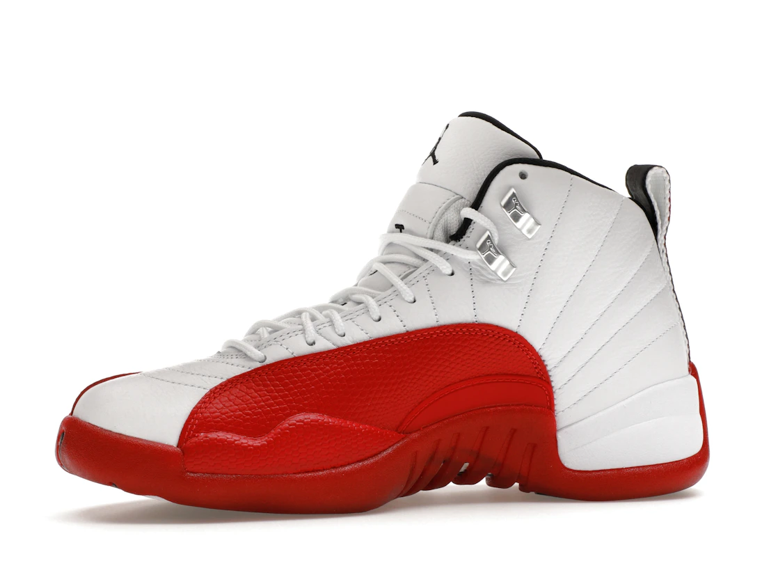Vue 17 de Jordan 12 Retro Cherry (2023)