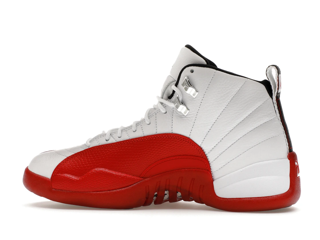Vue 20 de Jordan 12 Retro Cherry (2023)