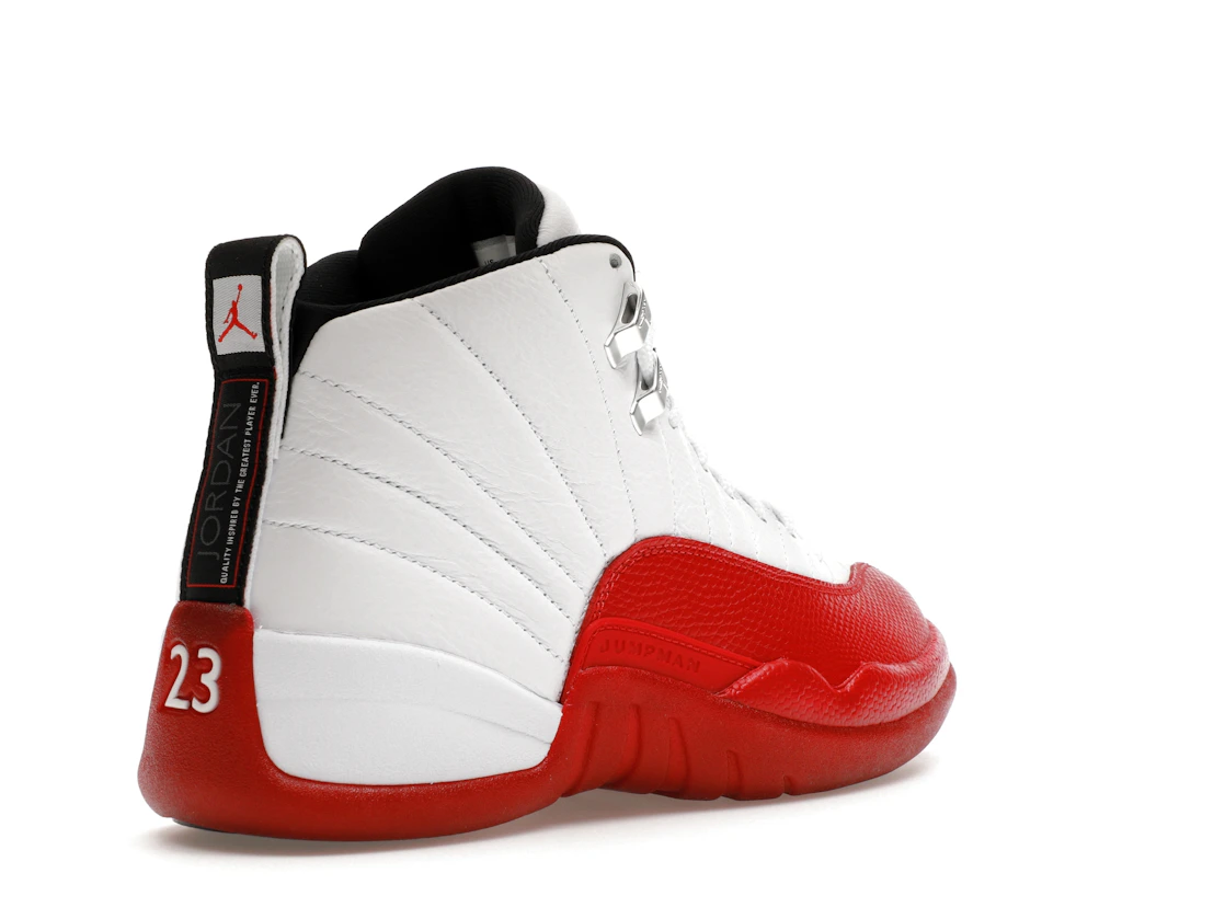 Vue 32 de Jordan 12 Retro Cherry (2023)