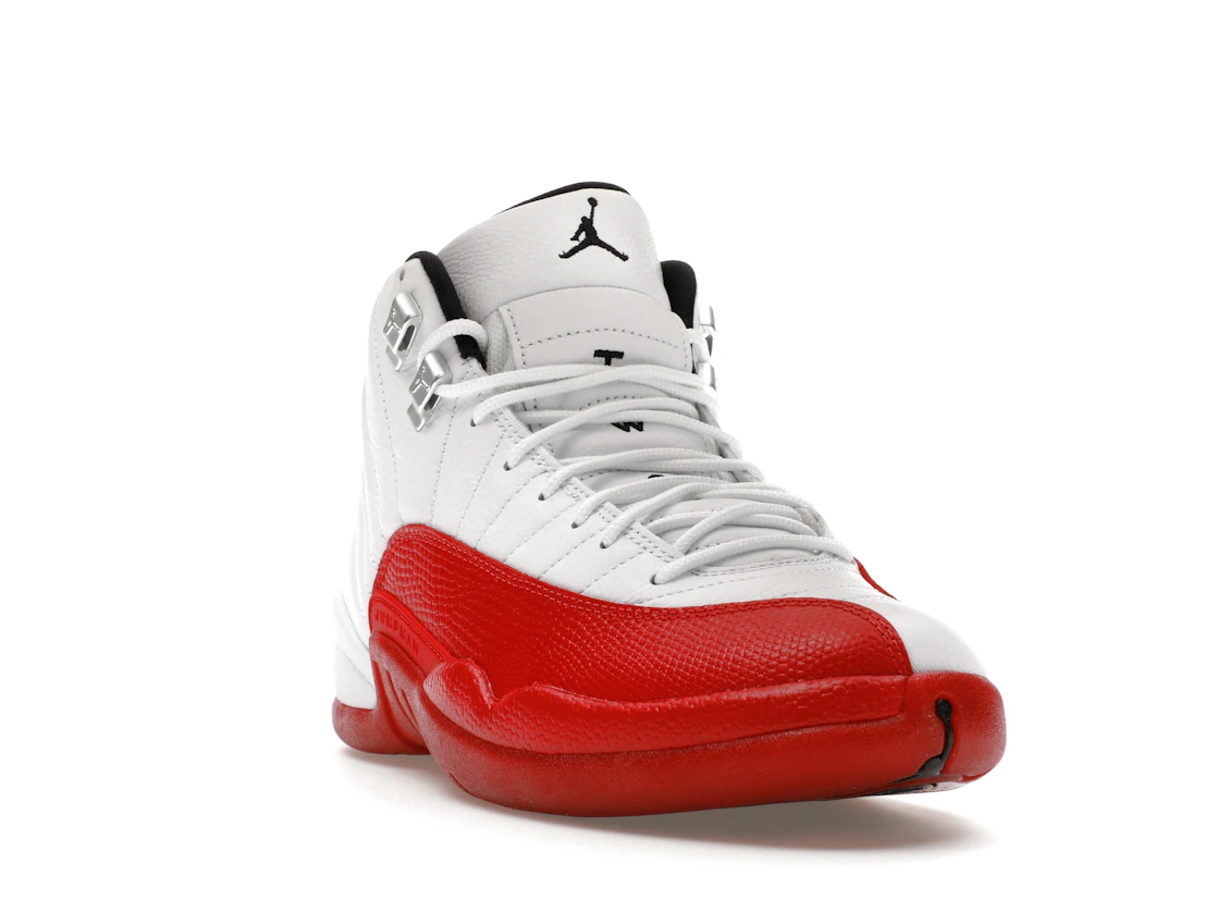 Vue 7 de Jordan 12 Retro Cherry (2023)