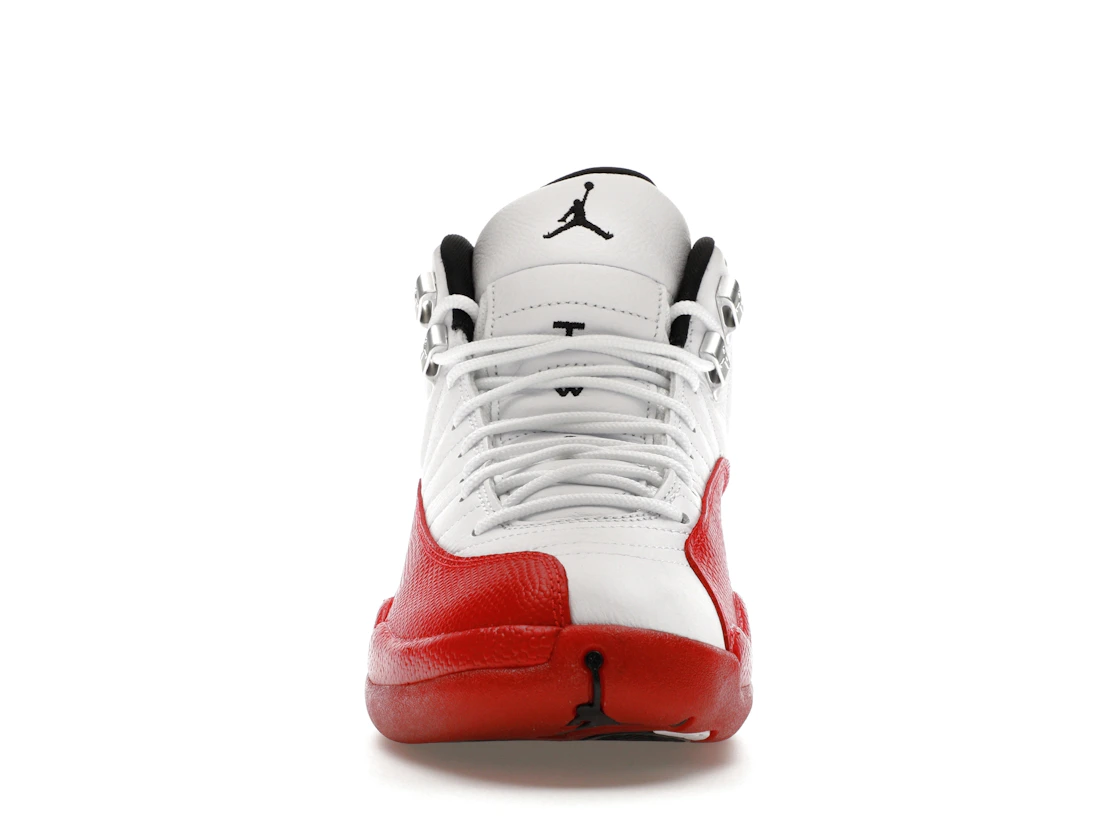 Vue 10 de Jordan 12 Retro Cherry (2023)