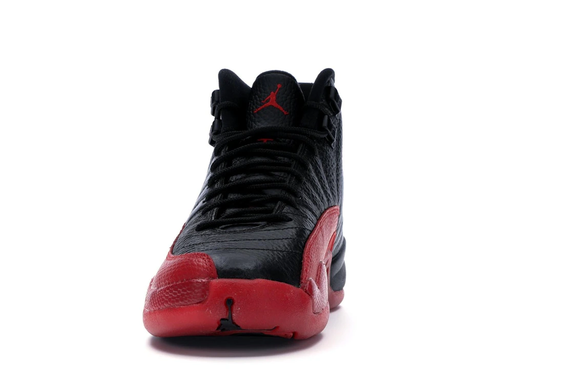 Vue 11 de Jordan 12 Retro Flu Game (2016) (GS)