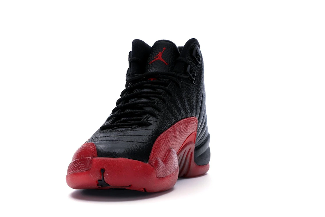 Vue 12 de Jordan 12 Retro Flu Game (2016) (GS)