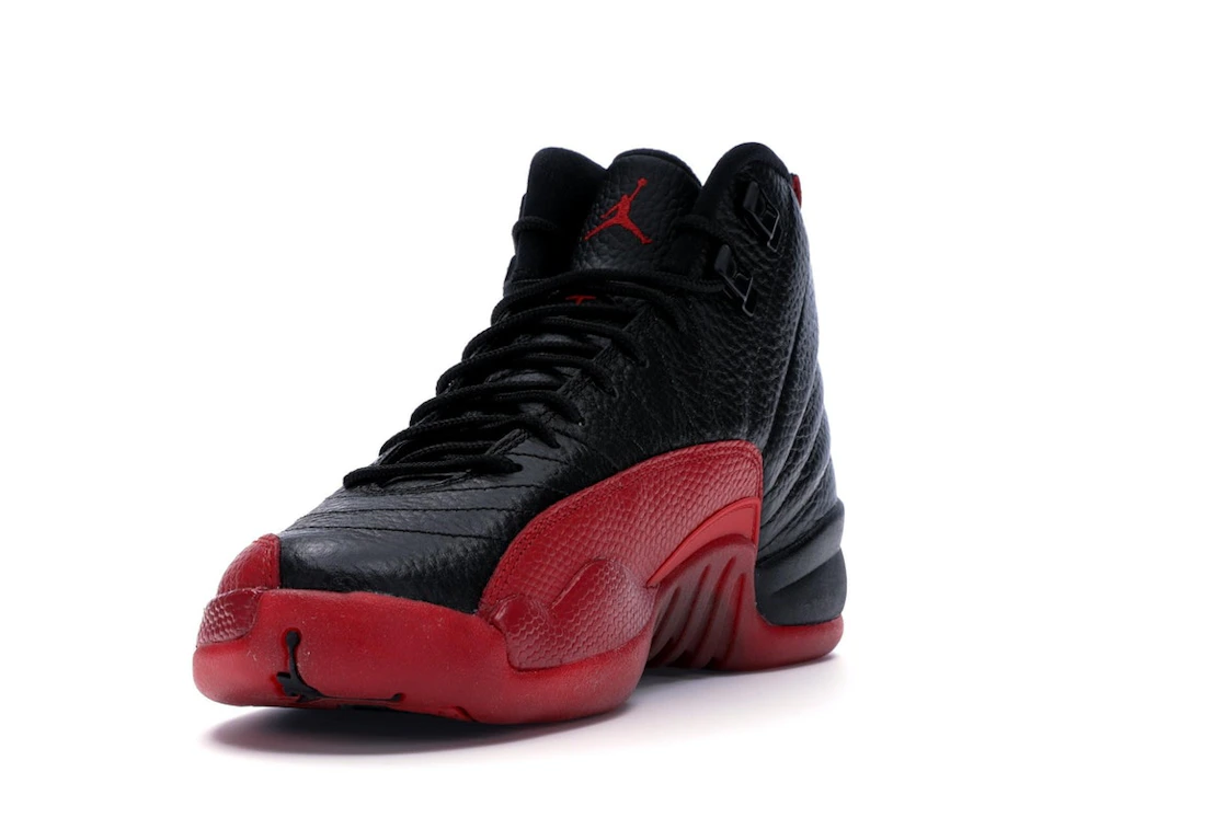 Vue 13 de Jordan 12 Retro Flu Game (2016) (GS)