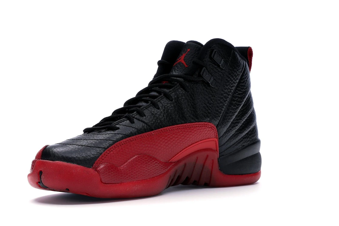 Vue 15 de Jordan 12 Retro Flu Game (2016) (GS)