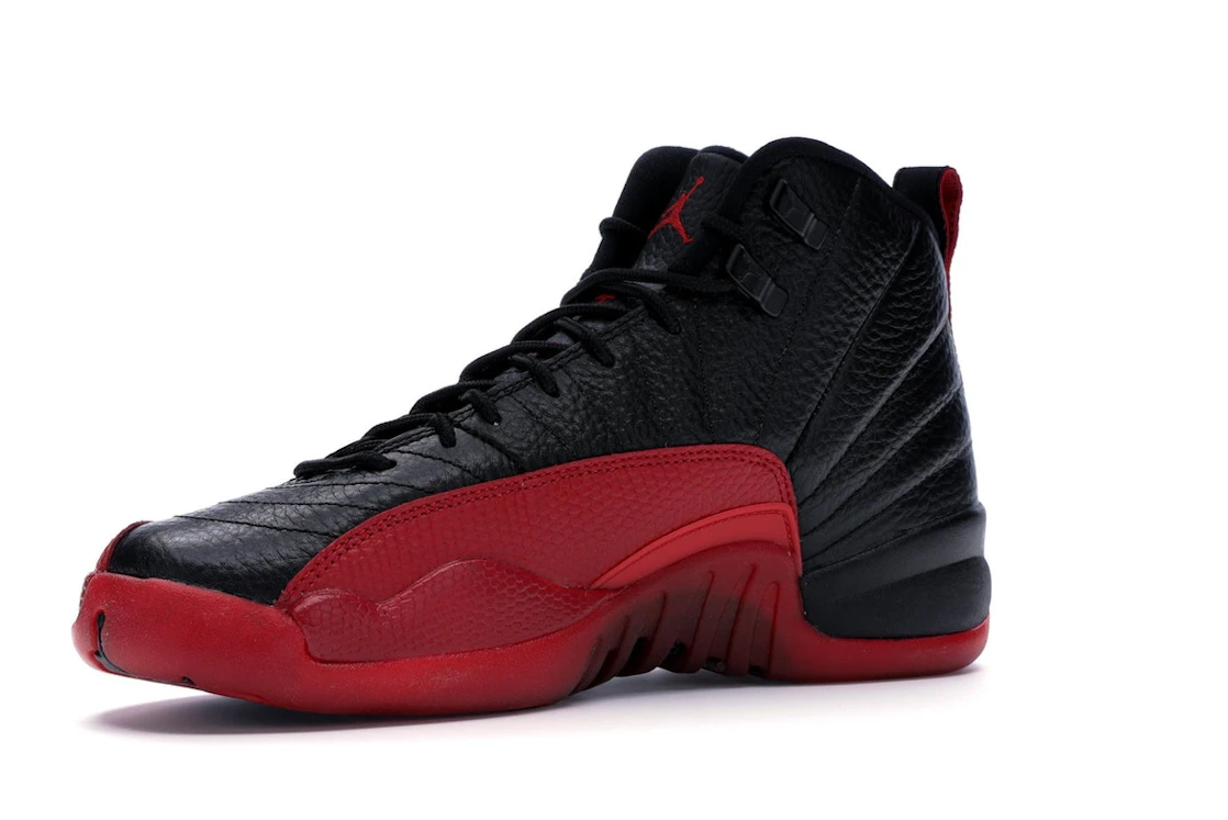 Vue 16 de Jordan 12 Retro Flu Game (2016) (GS)