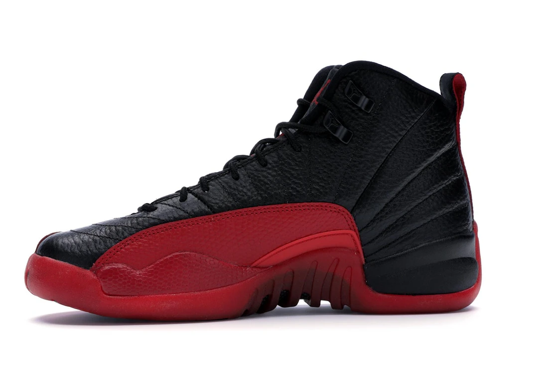 Vue 18 de Jordan 12 Retro Flu Game (2016) (GS)