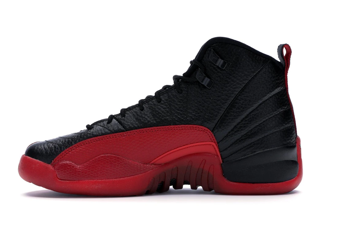 Vue 19 de Jordan 12 Retro Flu Game (2016) (GS)