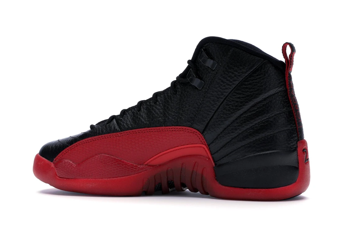 Vue 21 de Jordan 12 Retro Flu Game (2016) (GS)