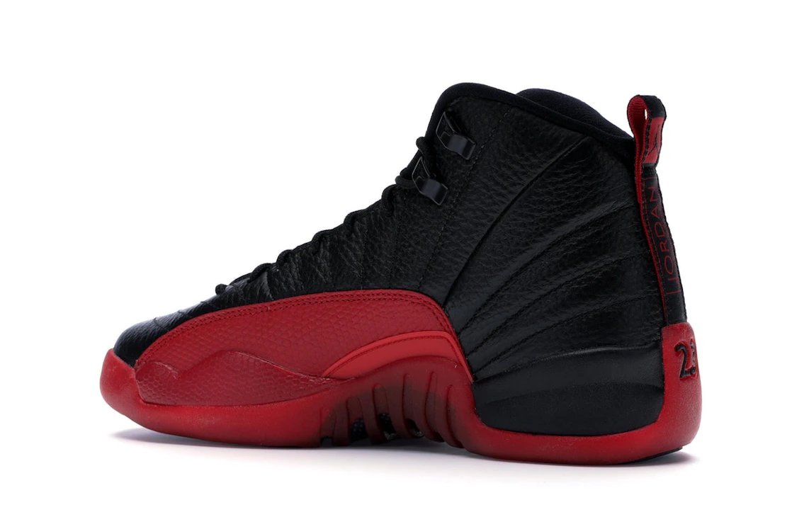 Vue 22 de Jordan 12 Retro Flu Game (2016) (GS)
