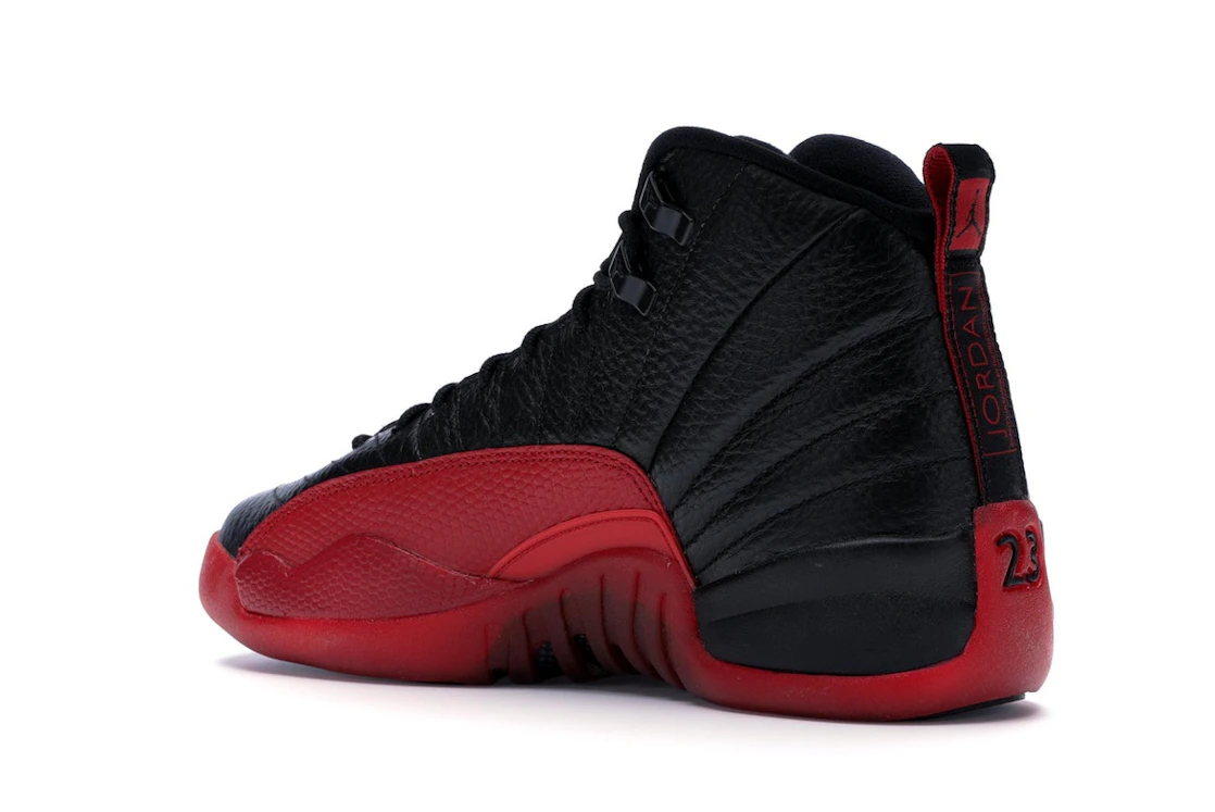 Vue 23 de Jordan 12 Retro Flu Game (2016) (GS)