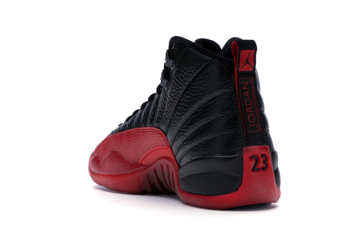 Vue 25 de Jordan 12 Retro Flu Game (2016) (GS)