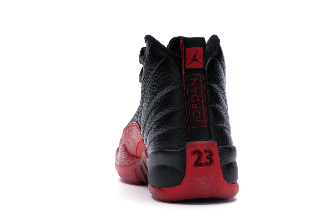 Vue 27 de Jordan 12 Retro Flu Game (2016) (GS)