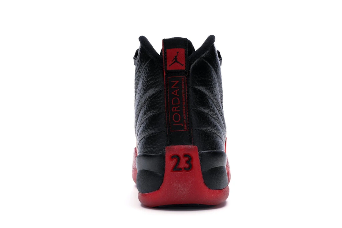 Vue 28 de Jordan 12 Retro Flu Game (2016) (GS)