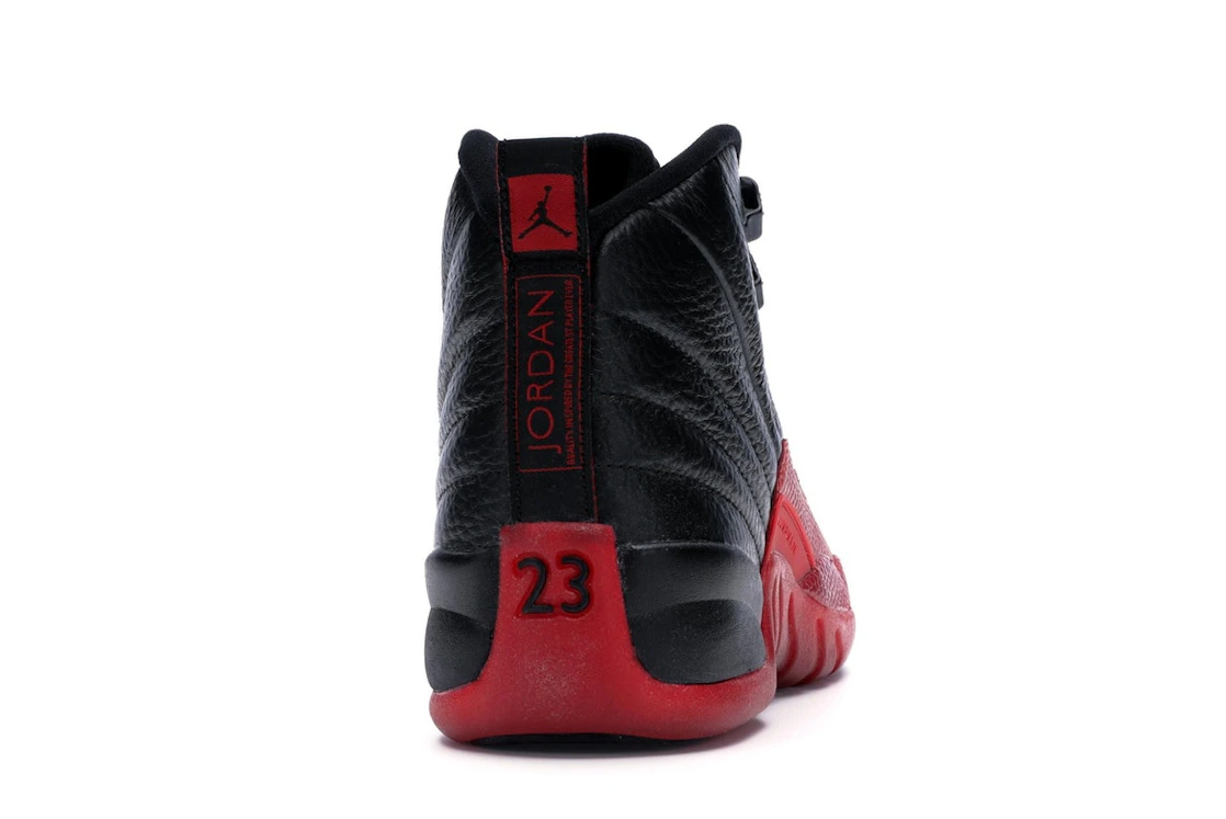 Vue 29 de Jordan 12 Retro Flu Game (2016) (GS)