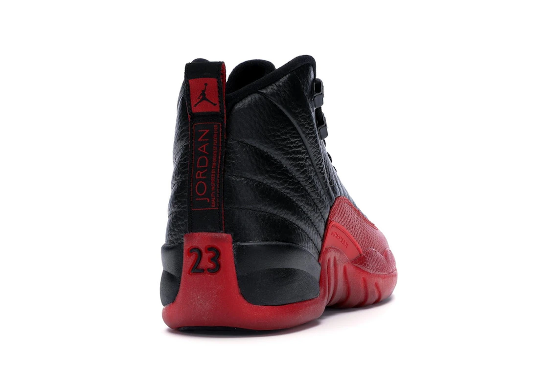 Vue 30 de Jordan 12 Retro Flu Game (2016) (GS)