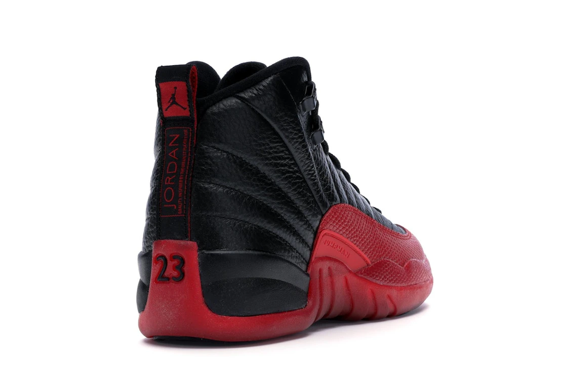 Vue 31 de Jordan 12 Retro Flu Game (2016) (GS)