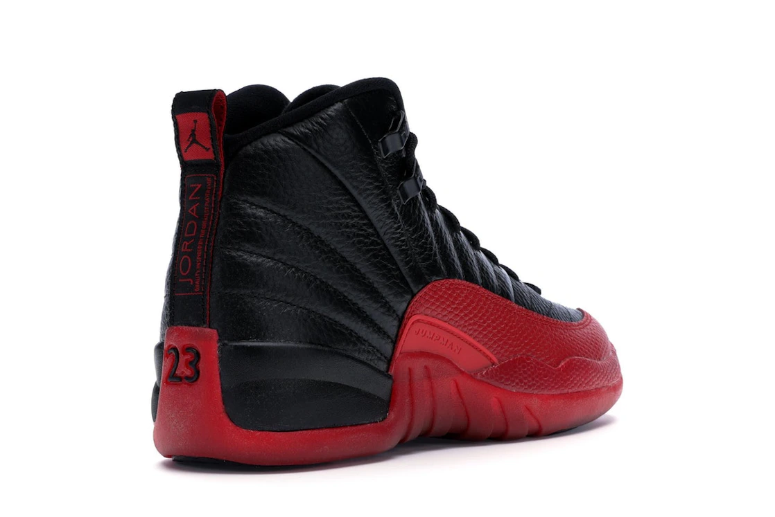 Vue 32 de Jordan 12 Retro Flu Game (2016) (GS)