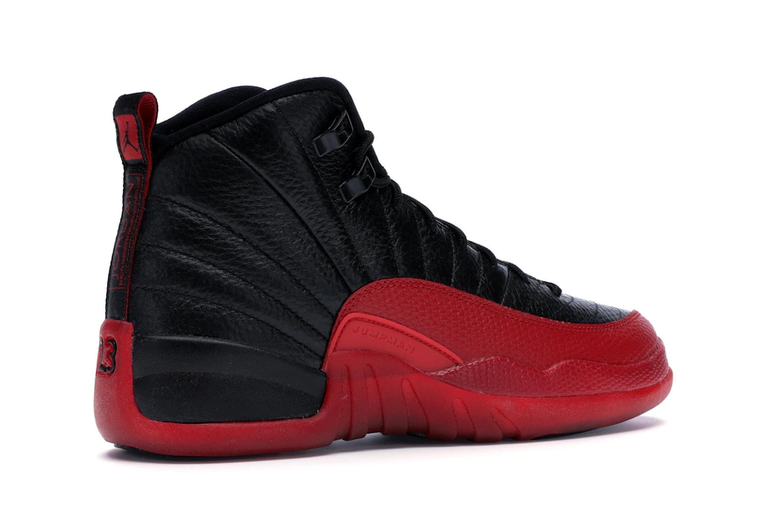 Vue 34 de Jordan 12 Retro Flu Game (2016) (GS)