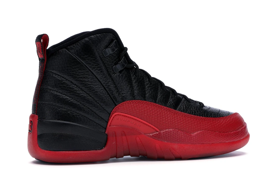 Vue 35 de Jordan 12 Retro Flu Game (2016) (GS)