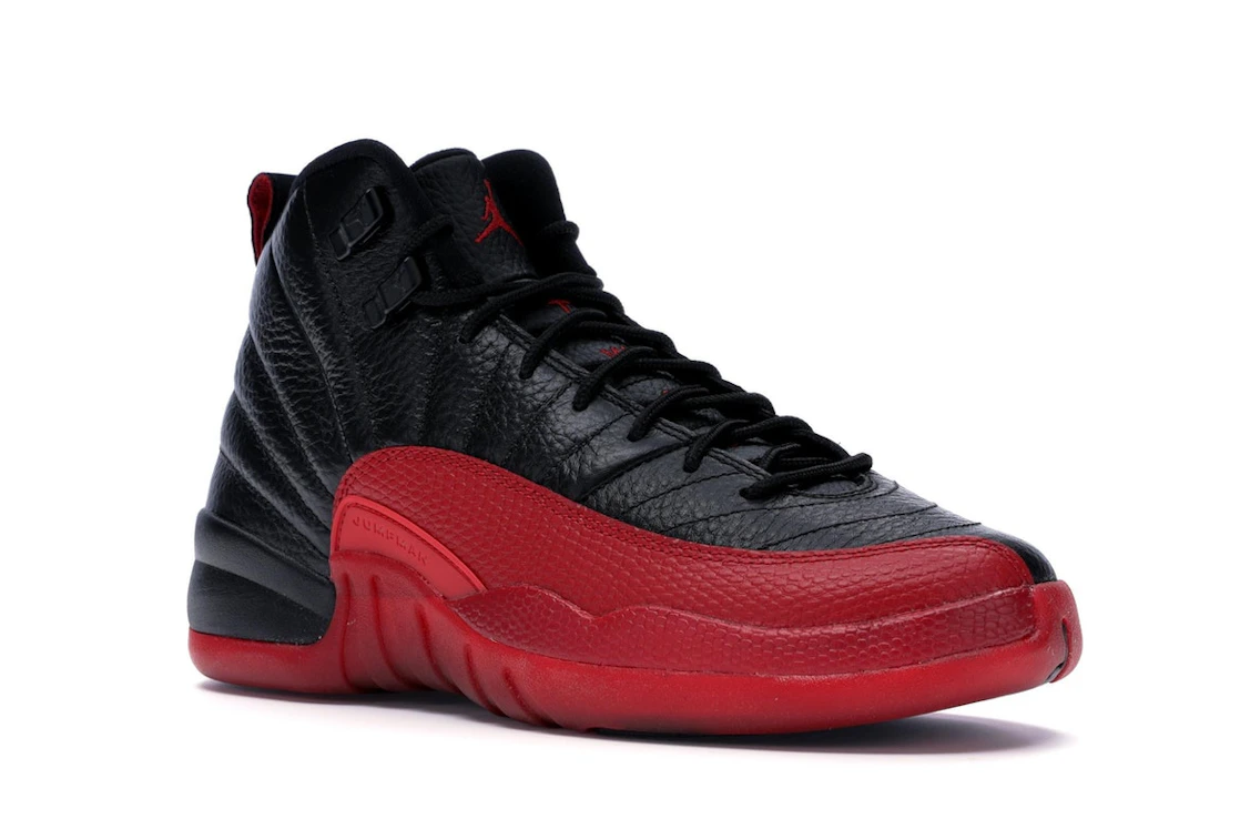 Vue 5 de Jordan 12 Retro Flu Game (2016) (GS)