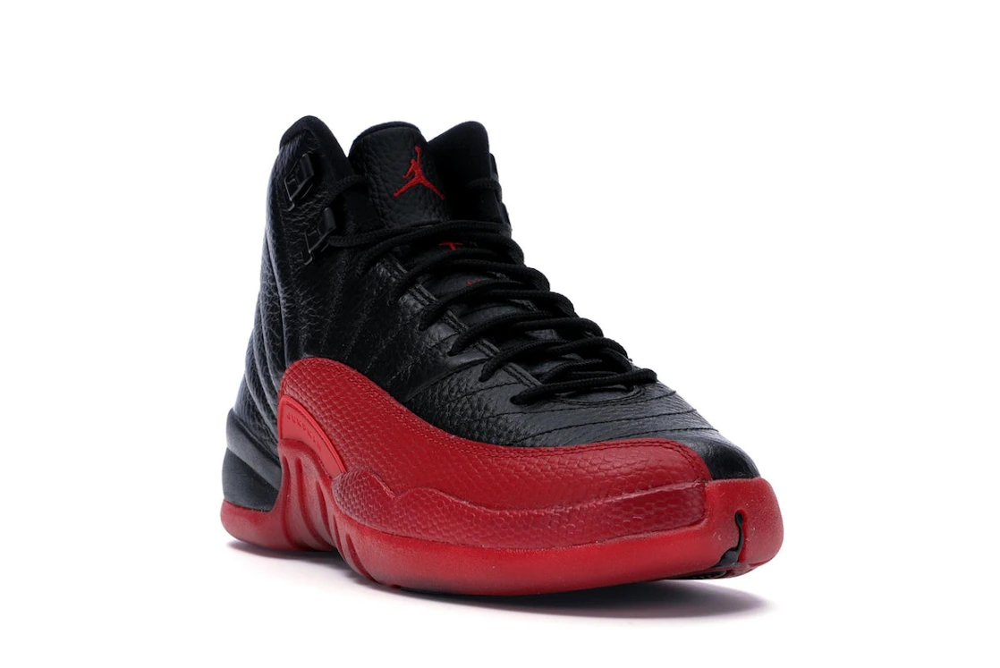 Vue 7 de Jordan 12 Retro Flu Game (2016) (GS)