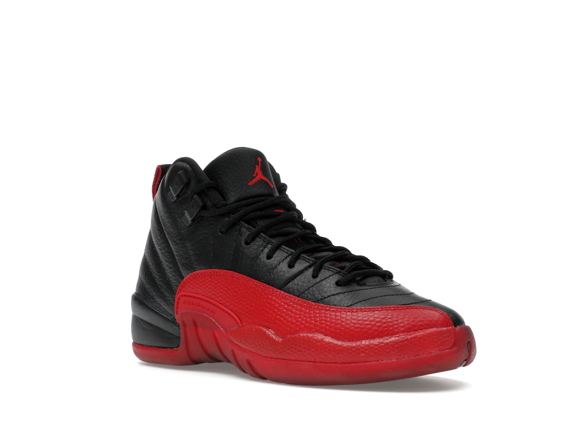 Vue 5 de Jordan 12 Retro Flu Game (2025) (GS)