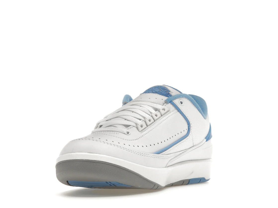 Vue 13 de Jordan 2 Retro Low UNC